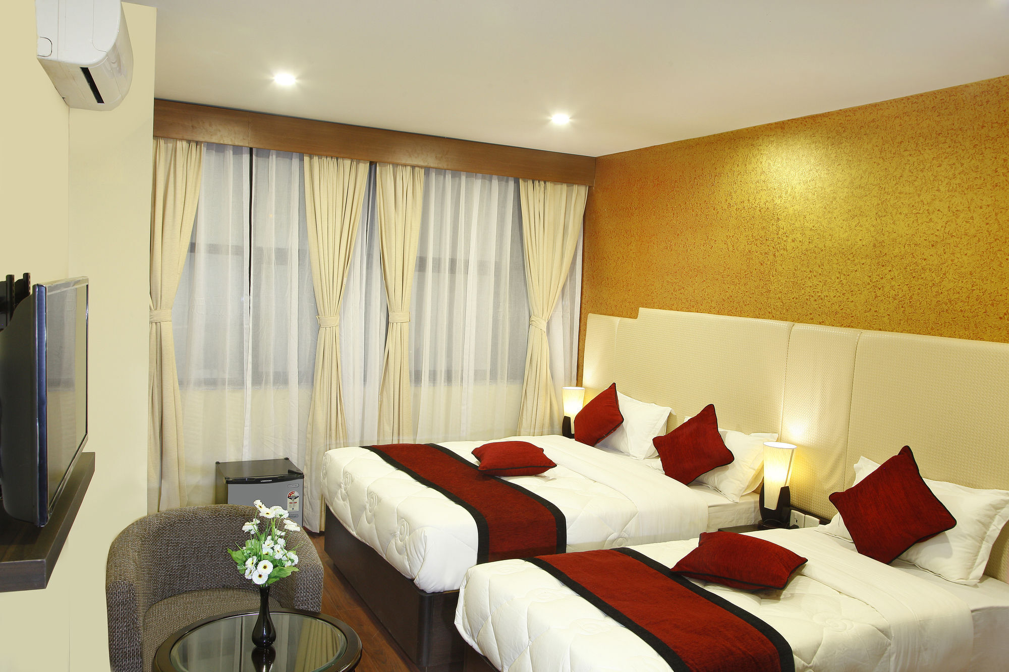 Hotel Meridian Suite Catmandu Exterior foto